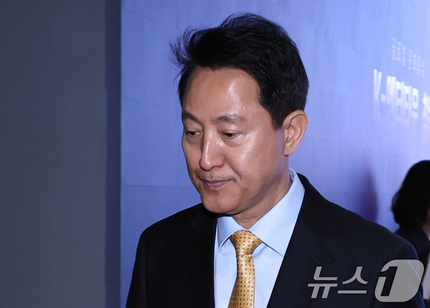 (서울=뉴스1) 구윤성 기자 = 오세훈 서울시장이 21일 오전 서울시청 내친구서울1관에서 도봉구 창동 K-엔터타운 조성 계획 발표를 마친 뒤 이동하고 있다. 2026.4.21/뉴스 …