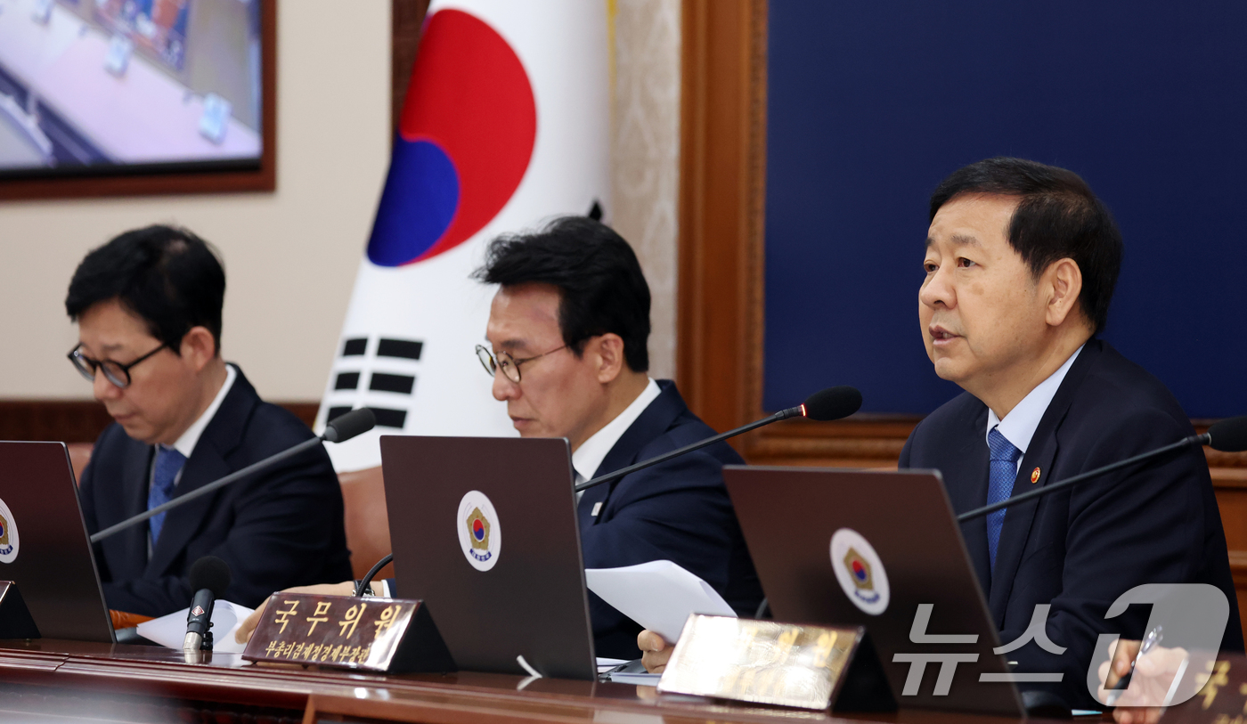 (서울=뉴스1) 김명섭 기자 = 구윤철 경제부총리 겸 재정경제부 장관이 21일 오전 서울 종로구 세종대로 정부서울청사에서 열린 국무회의 겸 비상경제본부회의에서 중동상황 대응발언을 …