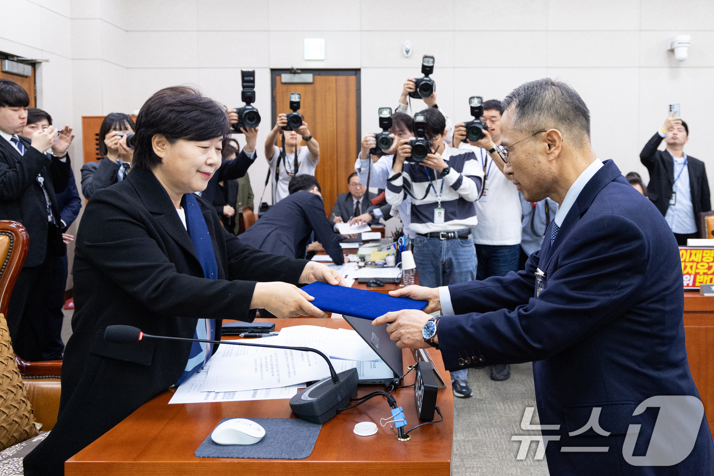 (서울=뉴스1) 이승배 기자 = 21일 서울 여의도 국회에서 열린 윤석열 정권 정치검찰 조작기소 의혹 사건 진상규명 국정조사특별위원회 서해 공무원 피격·통계조작·‘윤석열 명예훼손’ …