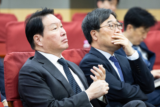 토론회 참석차 국회 찾은 최태원 회장