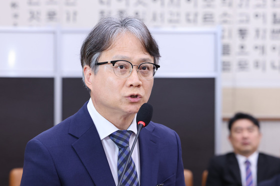 의원 질의 답변하는 손종국 감사관