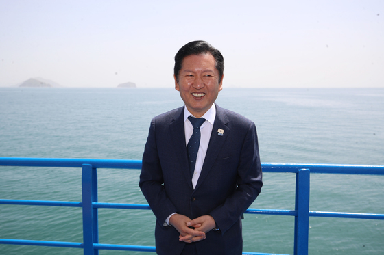 환하게 웃는 정청래