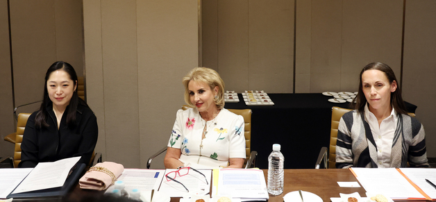 "BTS RM 소장 150점, 美 샌프란시스코서 공개…韓 현대미술과의 경이로운 대화"