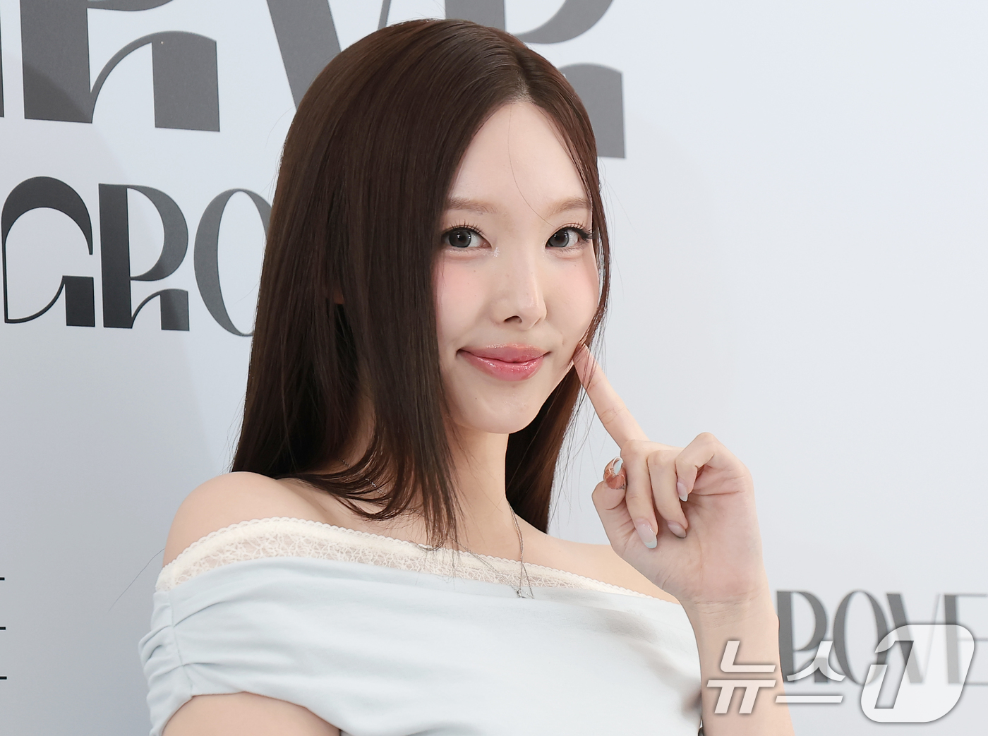 (서울=뉴스1) 권현진 기자 = 트와이스 나연이 21일 오후 서울시 강남구 그로브 압구정 스토어에서 열린 포토콜 행사에 참석해 포즈를 취하고 있다. 2026.4.21/뉴스1