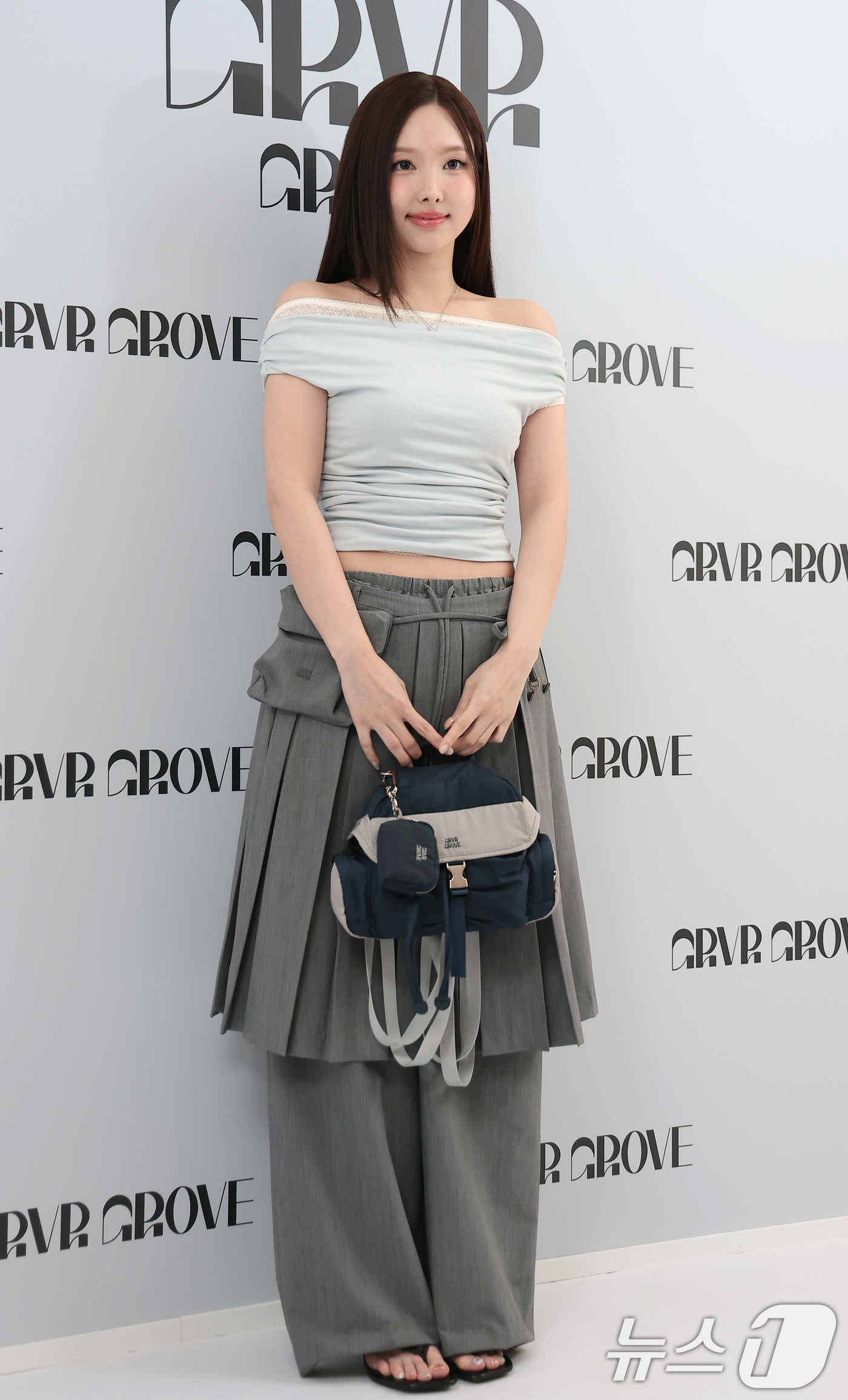 (서울=뉴스1) 권현진 기자 = 트와이스 나연이 21일 오후 서울시 강남구 그로브 압구정 스토어에서 열린 포토콜 행사에 참석해 포즈를 취하고 있다. 2026.4.21/뉴스1