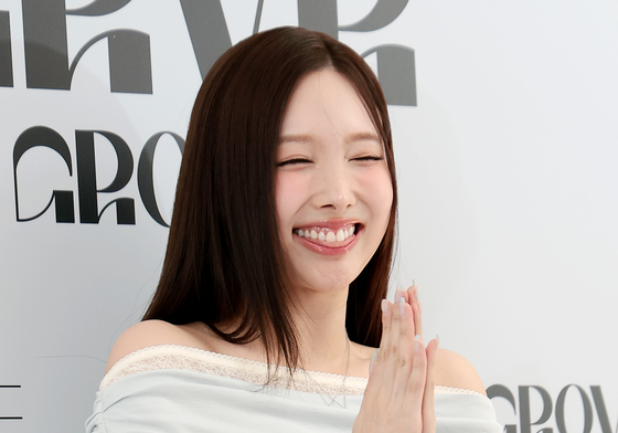 나연, 윙크는 너무 어려워