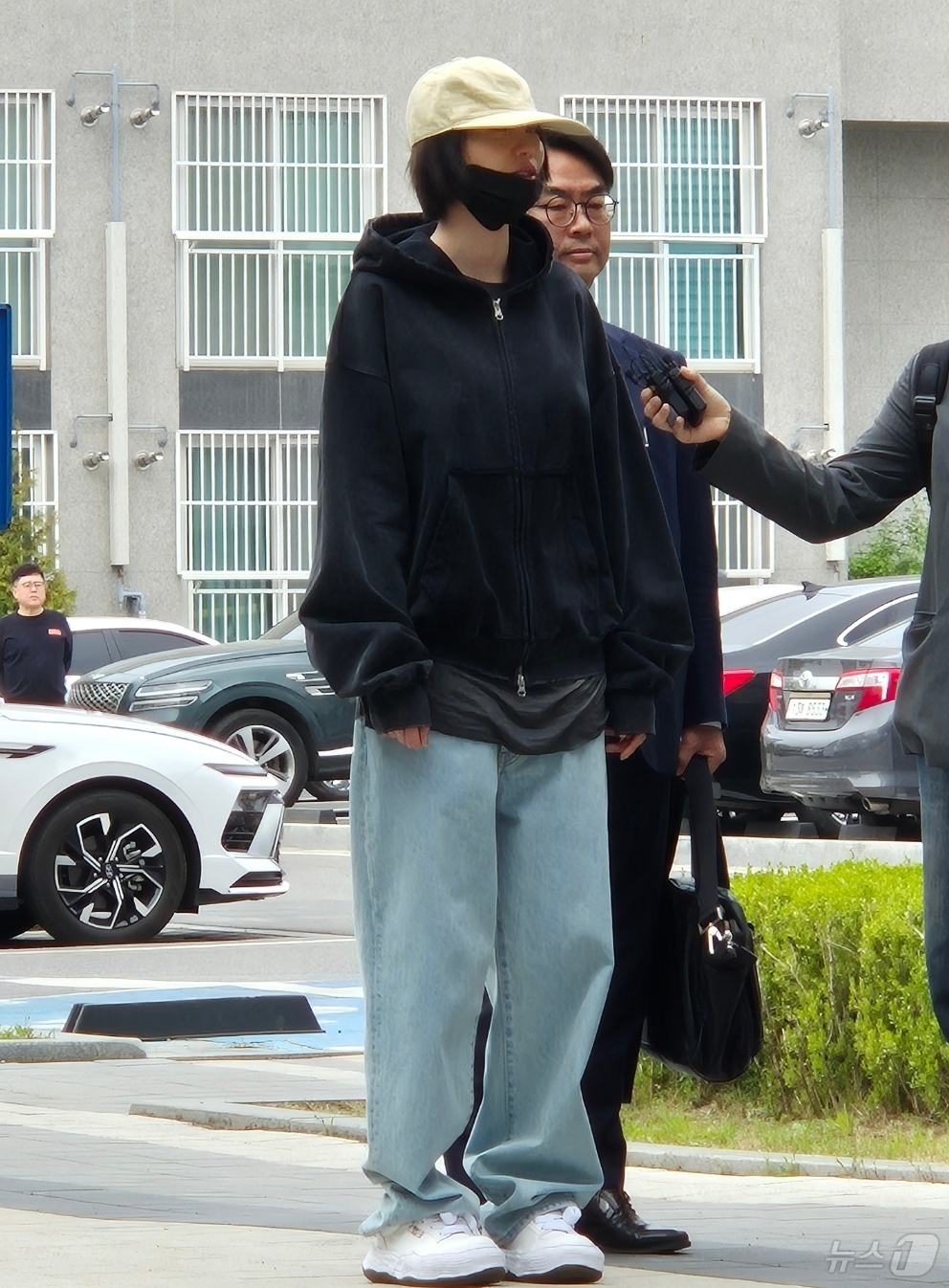 (남양주=뉴스1) 양희문 기자 = 애프터스쿨 출신 가수이자 배우인 나나(35)가 21일 경기 의정부지방법원 남양주지원에 증인으로 출석하고 있다. 나나는 지난해 11월 15일 구리시 …