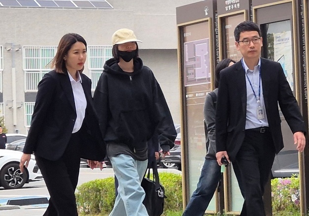 법정 대면 강도에 "재밌니?"…나나 "감정 조절 실패, 후회는 없다"[N이슈]