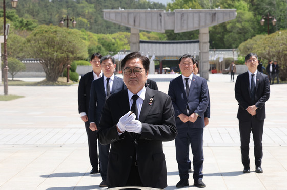 우원식 의장, 5월 영령 참배