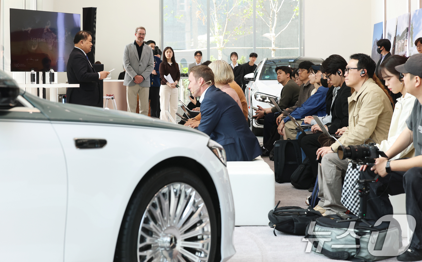 (서울=뉴스1) 오대일 기자 = 노재봉 HS효성더클래스 대표이사가 21일 오후 서울 강남구 마이바흐 브랜드센터에서 열린 메르세데스-벤츠의 세계 최초 자동차 특허 출원 140주년 기 …