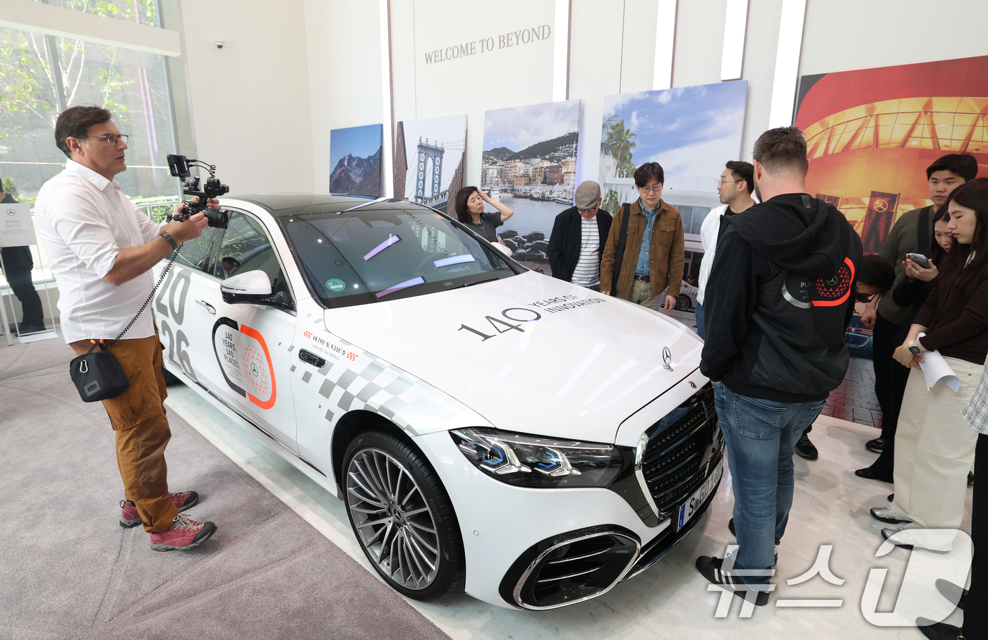 (서울=뉴스1) 오대일 기자 = 21일 오후 서울 강남구 마이바흐 브랜드센터에서 열린 메르세데스-벤츠의 세계 최초 자동차 특허 출원 140주년 기념 '140주년·140도시' 행사에 …