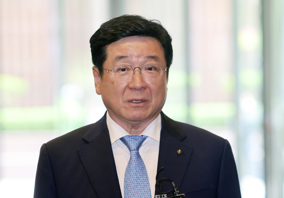 취재진 질문에 답하는 이찬희 삼성 준감위원장