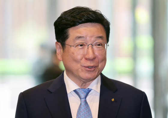 취재진 질문에 답하는 이찬희 삼성 준감위원장