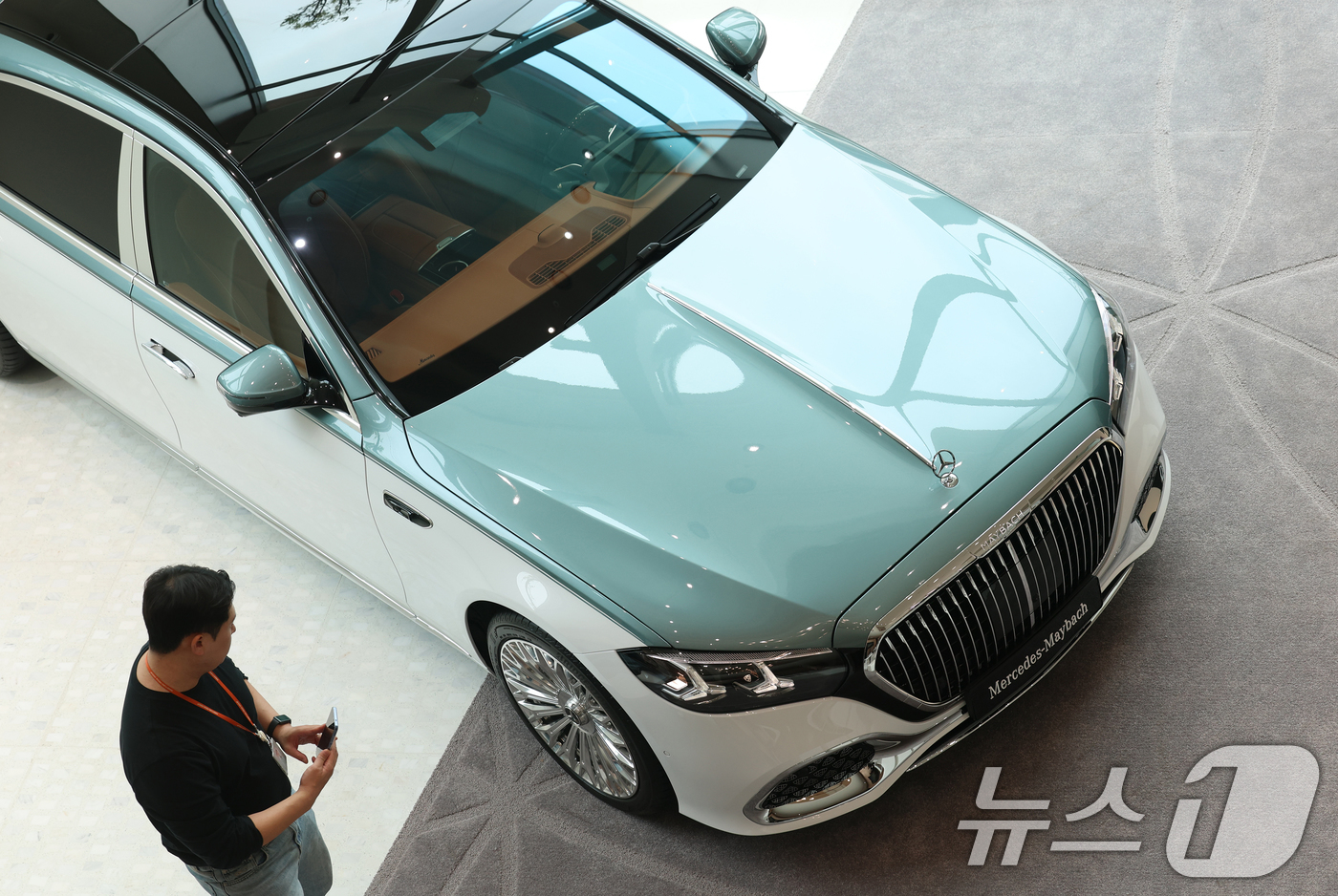 (서울=뉴스1) 오대일 기자 = 메르세데스-벤츠 코리아가 21일 오후 서울 강남구 마이바흐 브랜드센터에서 열린 메르세데스-벤츠의 세계 최초 자동차 특허 출원 140주년 기념 '14 …