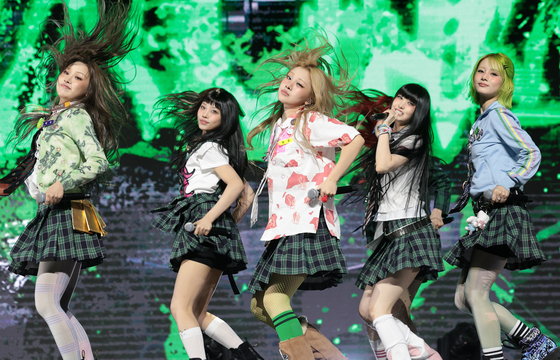 데뷔 무대 선보이는 언차일드