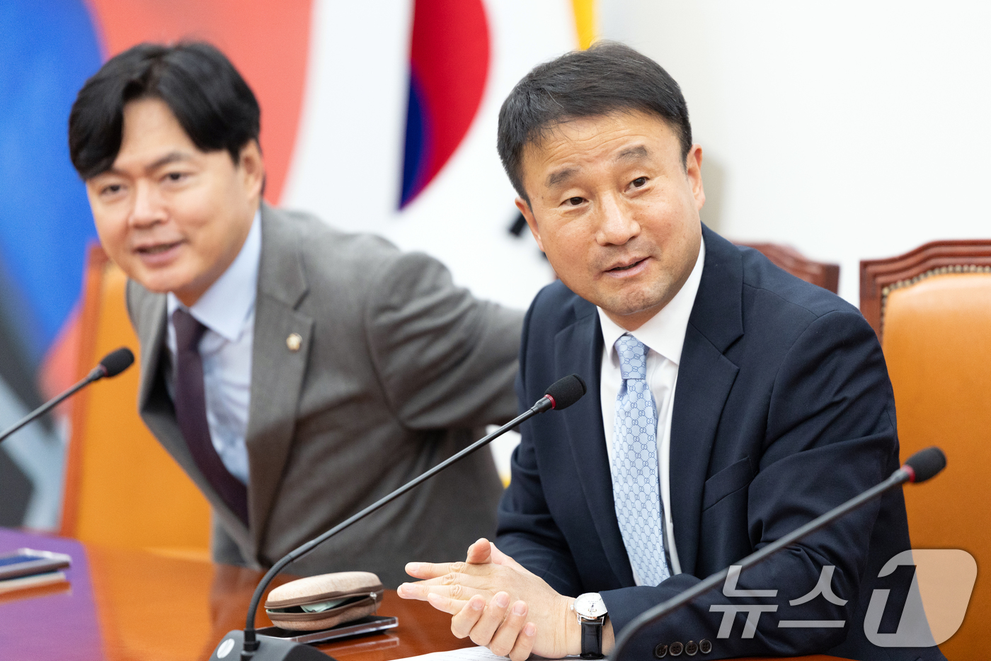 (서울=뉴스1) 이승배 기자 = 한병도 더불어민주당 원내대표가 21일 서울 여의도 국회에서 열린 기자간담회에서 발언하고 있다. 2026.4.21/뉴스1