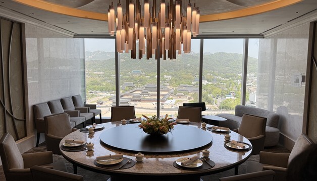 "경복궁·청와대가 한 눈에"…한화, 광화문 중심부 '더 플라자 다이닝' 선봬