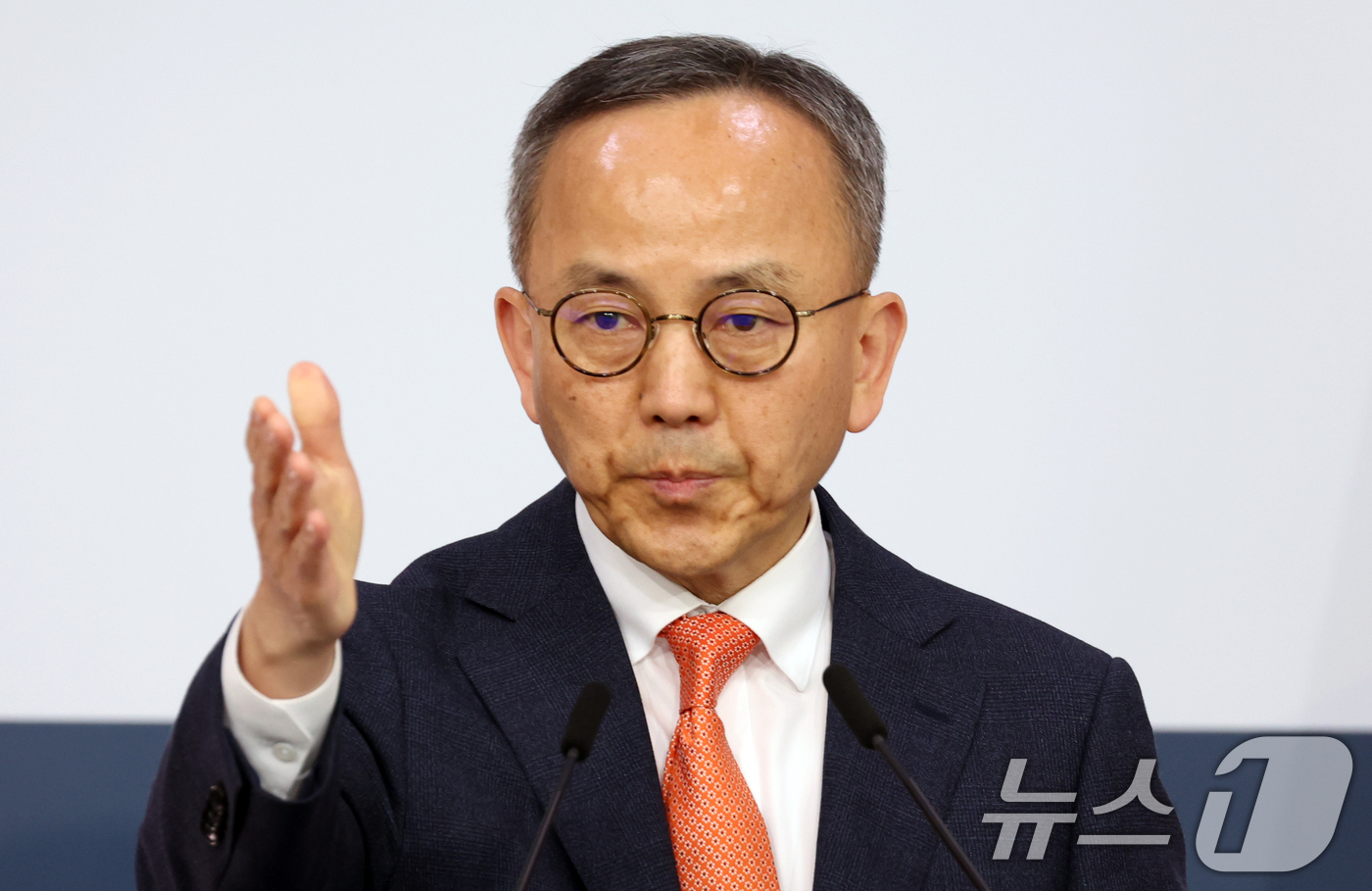 (서울=뉴스1) 김명섭 기자 = 박일 외교부 대변인이 21일 오후 서울 종로구 정부서울청사 별관 외교부에서 열린 정례브리핑에서 최근 미국 측의 한미 간 북핵 관련 정보 공유 제한 …