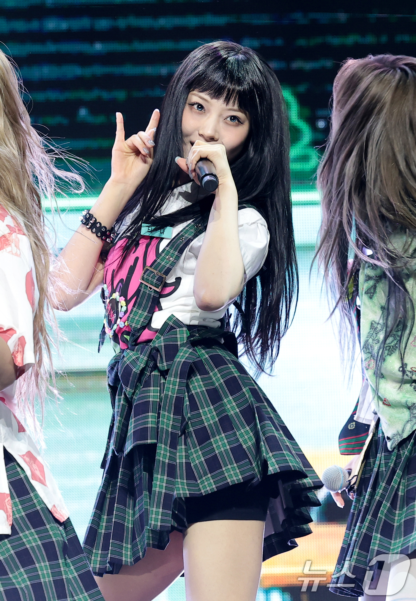 (서울=뉴스1) 권현진 기자 = 그룹 언차일드(UNCHILD)의 티나가 21일 서울 용산구 블루스퀘어에서 가진 데뷔 싱글  '위 아 언차일드'(We Are UNCHILD) 발매 쇼 …