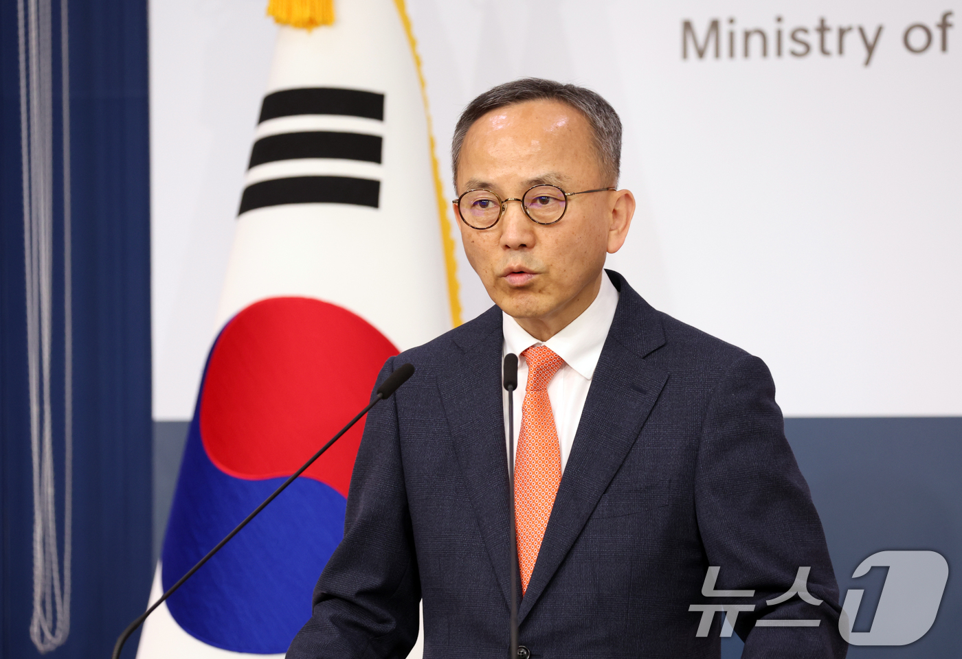 (서울=뉴스1) 김명섭 기자 = 박일 외교부 대변인이 21일 오후 서울 종로구 정부서울청사 별관 외교부에서 열린 정례브리핑에서 최근 미측의 한미 간 북핵 관련 정보 공유 제한 보도 …