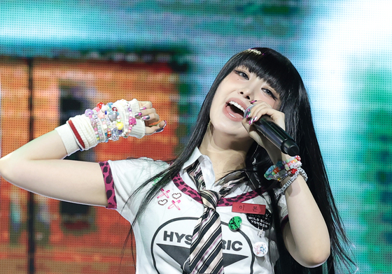 이본, 언차일드로 데뷔