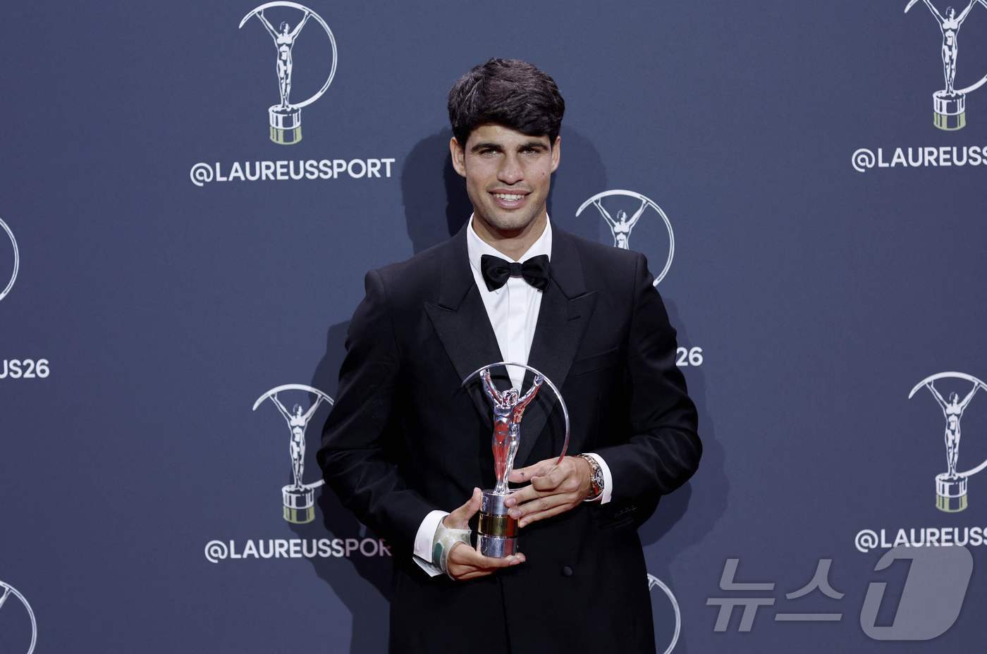 본문 이미지 - 라우레우스 월드 스포츠 어워드에서 올해의 남자 스포츠상을 받은 카를로스 알카라스 ⓒ AFP=뉴스1