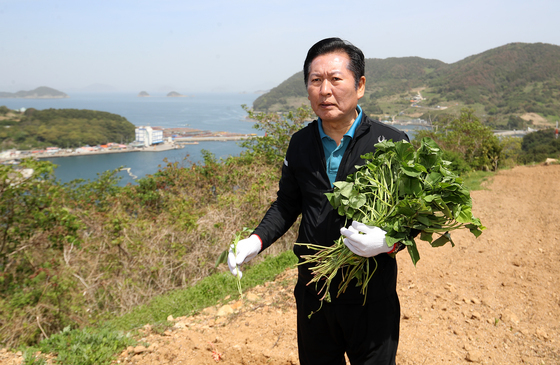 욕지도 고구마 재배 민생현장 체험하는 정청래