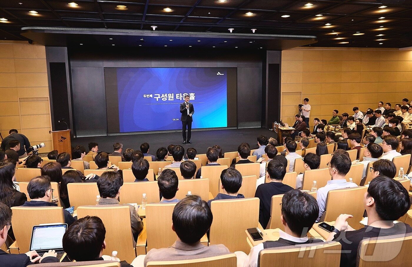 본문 이미지 - 정재헌 SK텔레콤 대표가 21일 본사에서 타운홀 미팅을 개최했다. (SK텔레콤 제공)