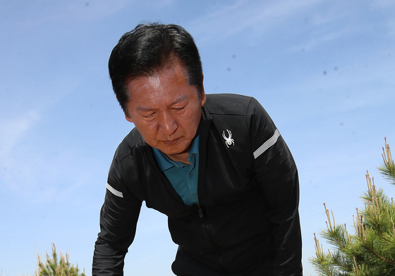 정청래, 통영 욕지도서 고구마 재배 민생현장 체험