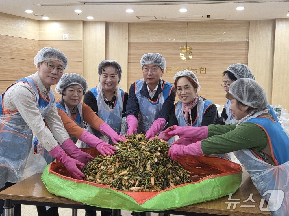 본문 이미지 - '찬찬찬 밑반찬 나눔' 행사.(강원농협 제공. 재판매 및 DB금지)/뉴스1