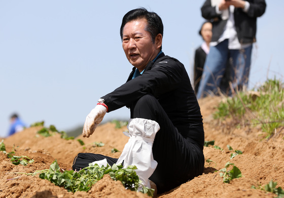 정청래, '공천 특혜 지적' 김용에 "노코멘트"…김남국엔 "공천받겠나" 농담