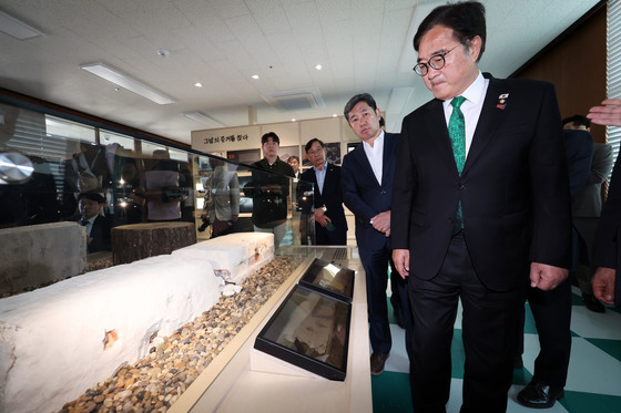 탄흔 위에 멈춘 시간