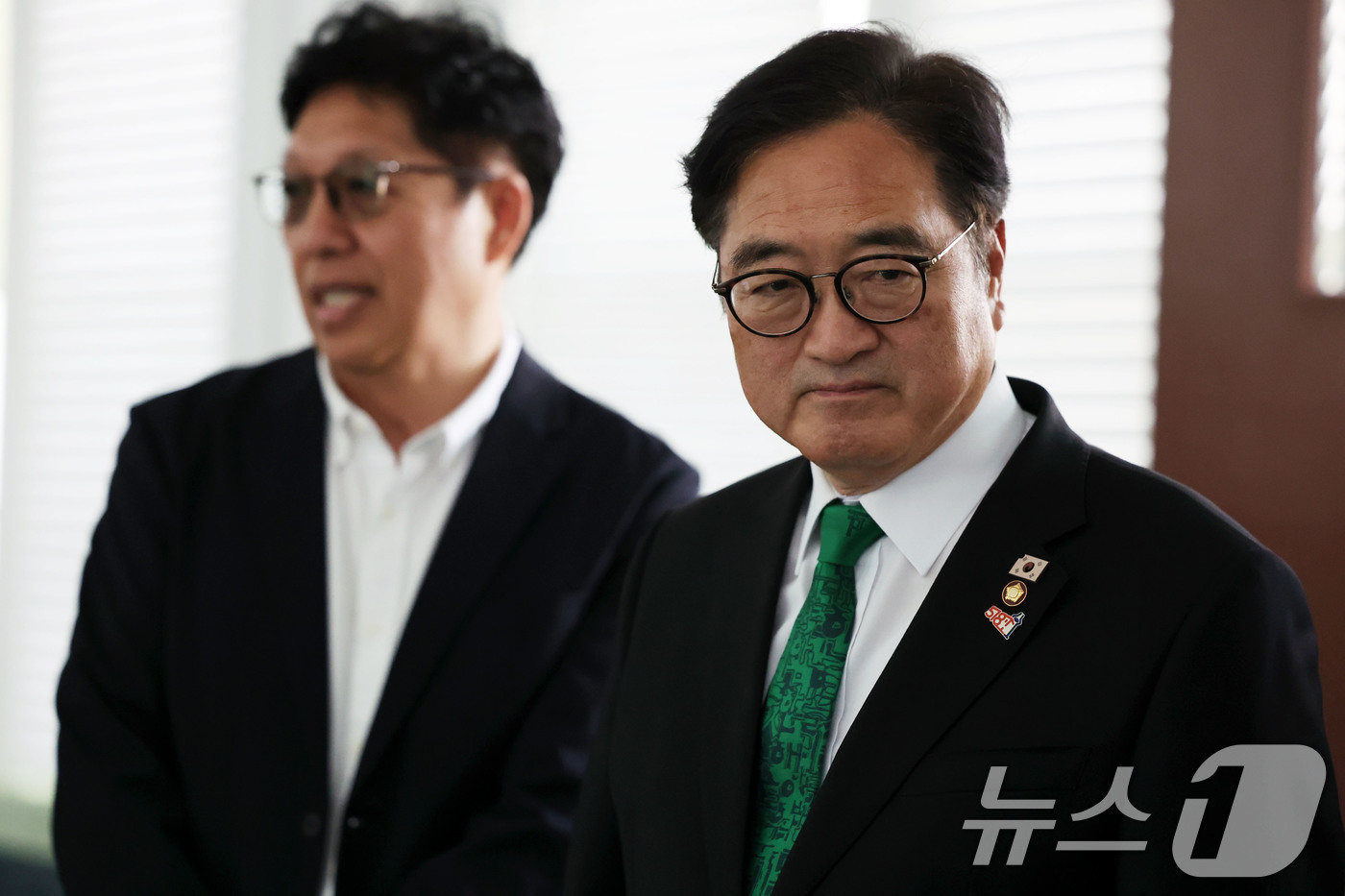 (광주=뉴스1) 이승현 기자 = 우원식 국회의장이 21일 오후 최근 복원 사업을 마치고 내달 개관을 앞둔 5·18민주화운동 최후 항쟁지인 광주 동구 옛 전남도청을 살펴보고 있다. …