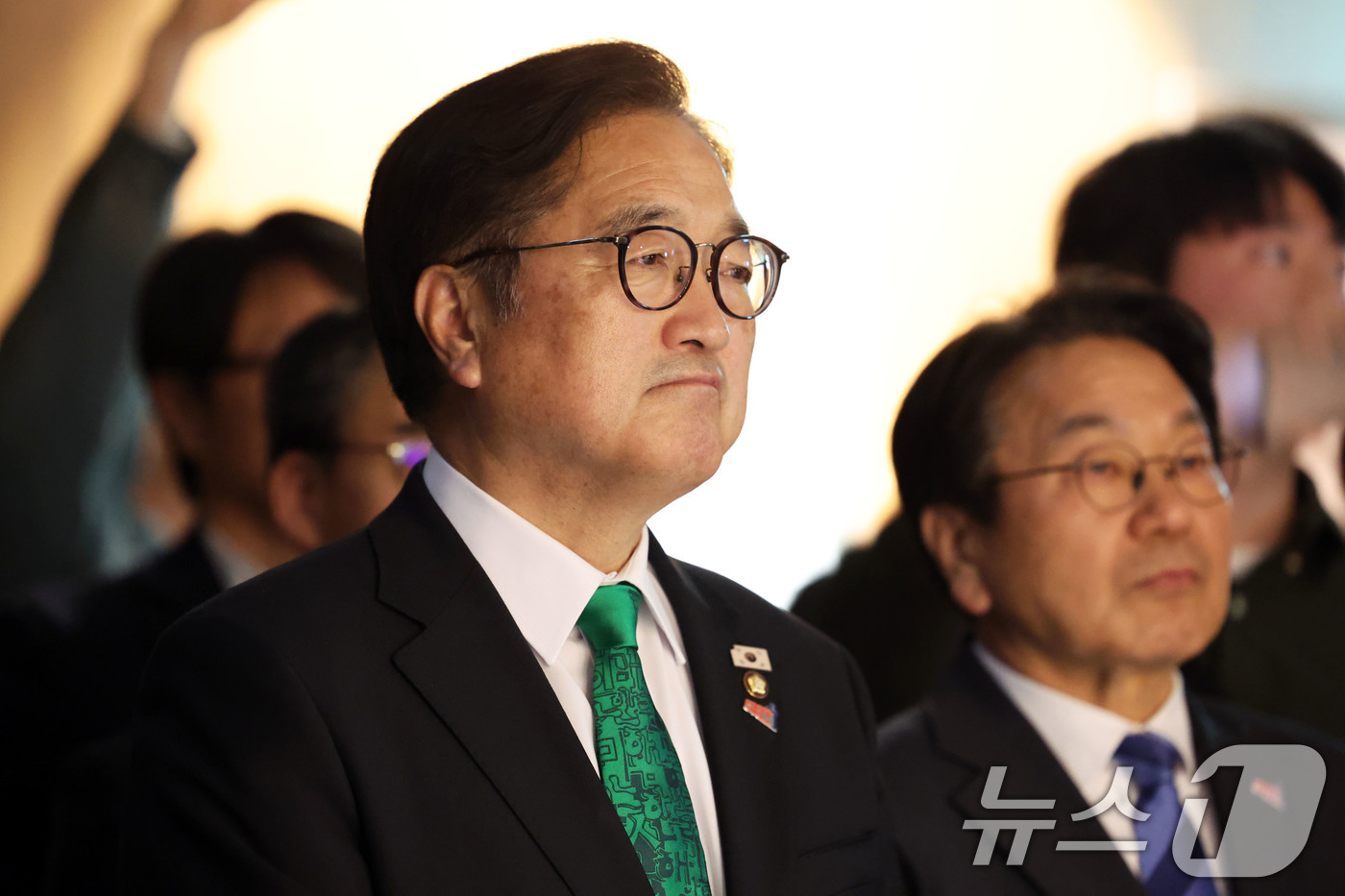 (광주=뉴스1) 이승현 기자 = 우원식 국회의장이 21일 오후 최근 복원 사업을 마치고 내달 개관을 앞둔 5·18민주화운동 최후 항쟁지인 광주 동구 옛 전남도청에서 관련 영상을 보 …