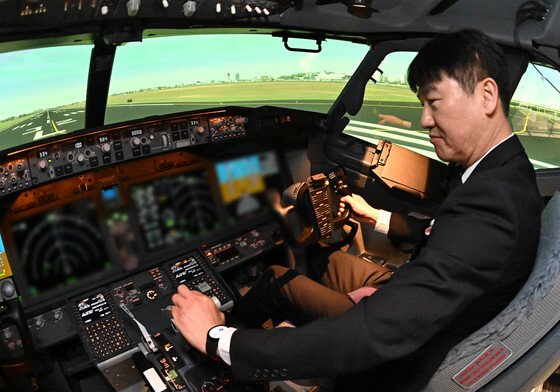 B737-8 체험하는 박재희 직무대행