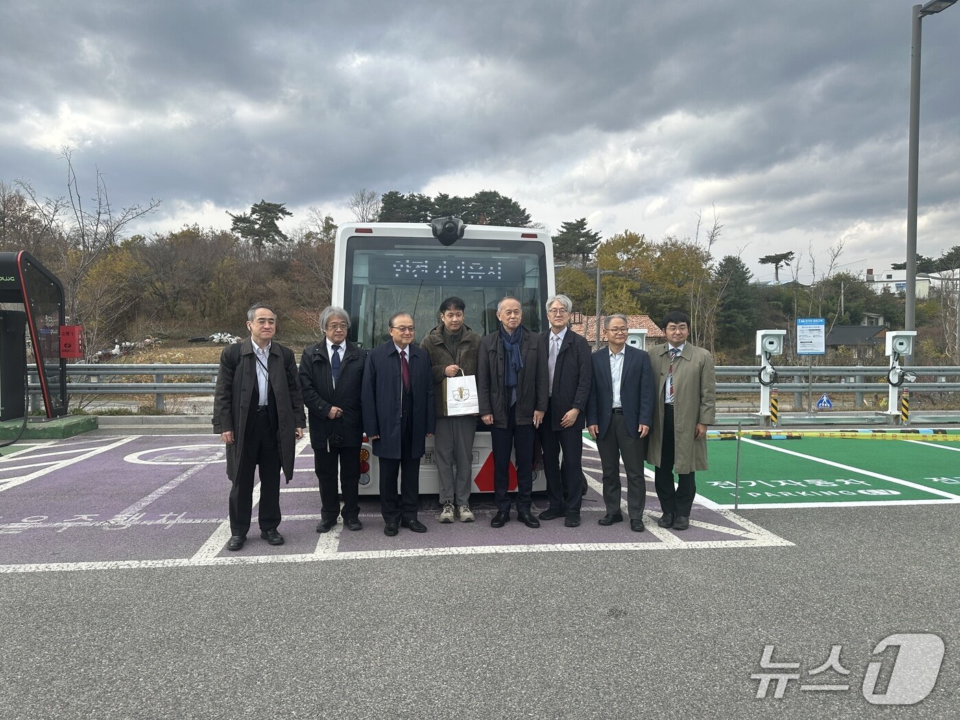 본문 이미지 - 지난해 일본교통관광연구원 자율주행차 시승 당시.(강릉시 제공, 재판매 및 DB 금지)