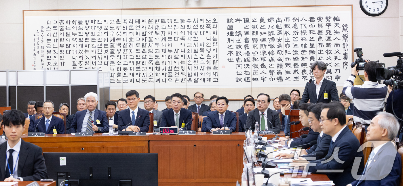 (서울=뉴스1) 이승배 기자 = 21일 서울 여의도 국회에서 열린 윤석열 정권 정치검찰 조작기소 의혹 사건 진상규명 국정조사특별위원회 서해 공무원 피격·통계조작·‘윤석열 명예훼손’ …