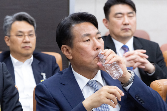 목 축이는 김태효 전 국가안보실 1차장