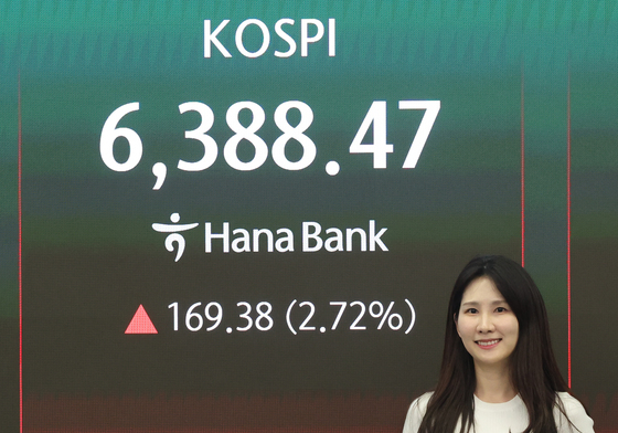 활짝 웃은 코스피 '사상 최고치 마감'