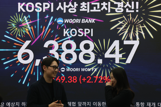 코스피 2.7% 올라 6388 마감…전쟁 뚫고 사상 최고 [시황종합]