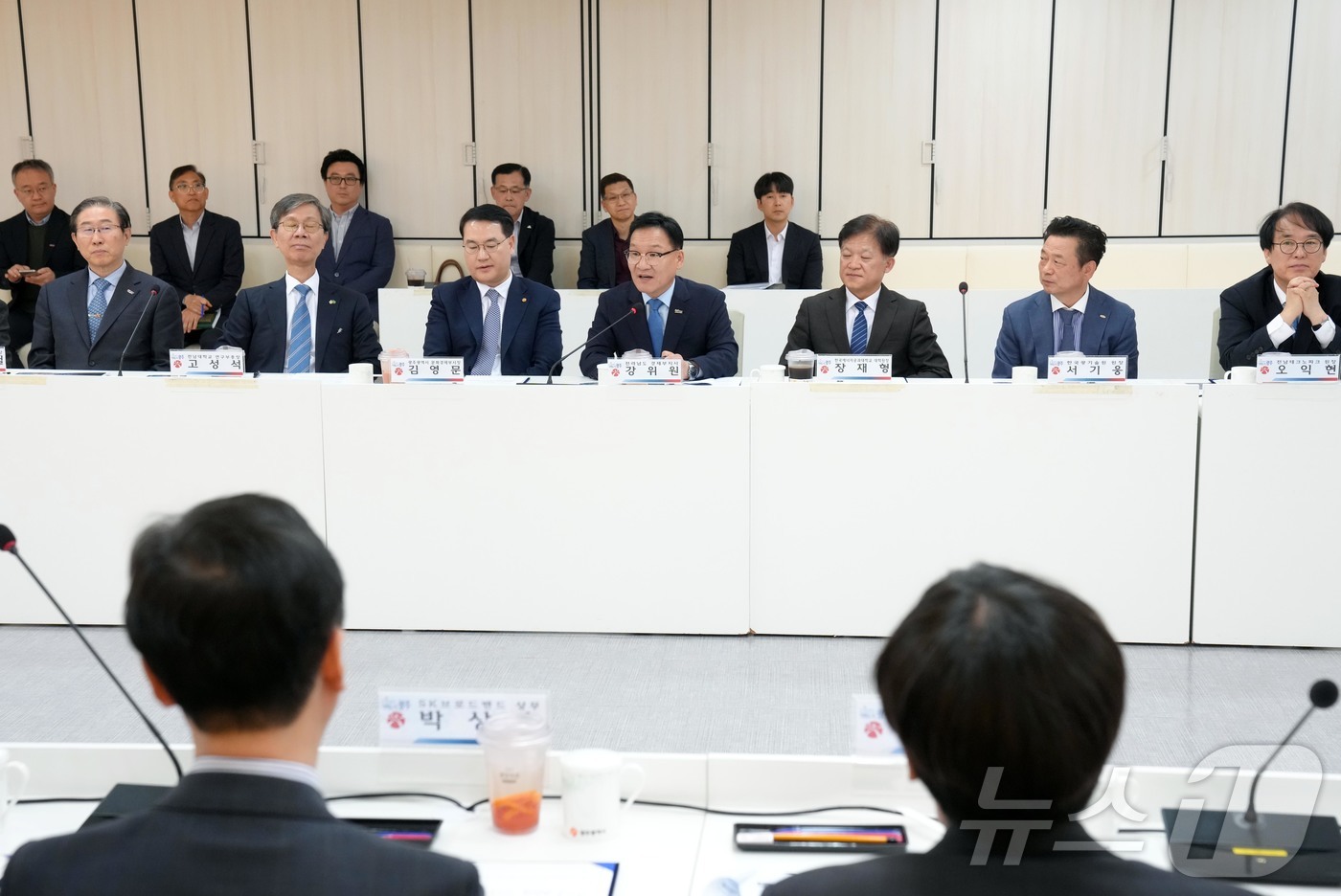 (무안=뉴스1) 전원 기자 = 강위원 전라남도 경제부지사가 21일 광주광역시청에서 열린 전남·광주 양자협의체 구성 및 업무협약식에서 인사말을 하고 있다. (전남도 제공. 재판매 및 …