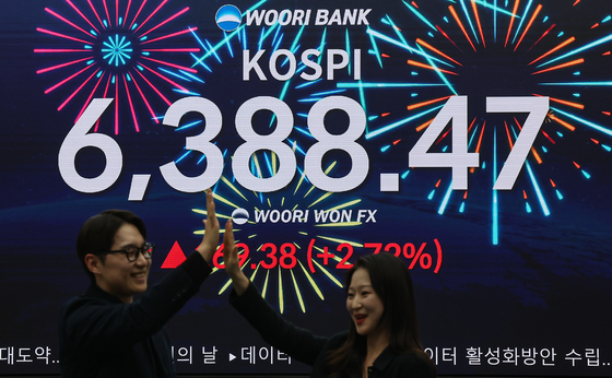 [뉴스1 PICK]코스피, 6380선 넘어 사상 최고가 마감