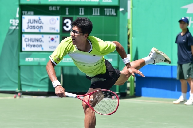 정현·권순우, 광주오픈 동반 16강…한국 테니스 자존심 살렸다