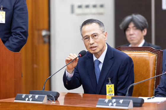 청문회 답변하는 김규현 전 국정원장