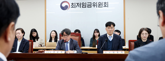 내년도 최저임금 논의 본격화…노동계 "적용 확대"·경영계 "인상 억제"