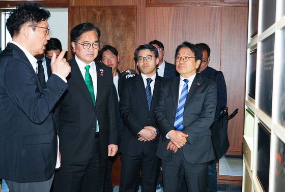 옛 도청 살펴보는 우원식·강기정