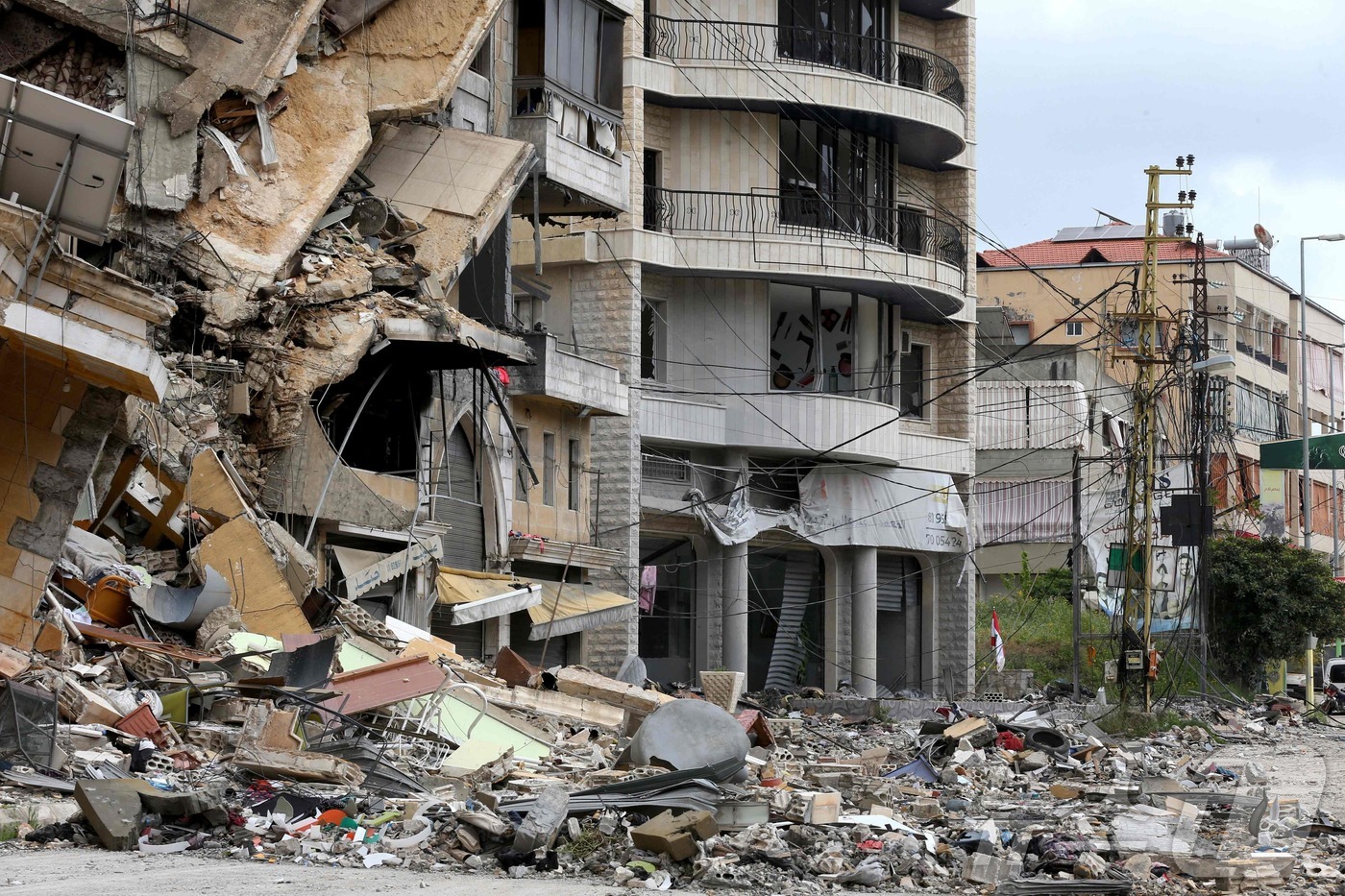 (나바티에 AFP=뉴스1) 장용석 기자 = 20일(현지시간) 이스라엘군의 공습으로 파괴된 레바논 남부 도시 나바티에의 모습. 2026.04.21.ⓒ AFP=뉴스1