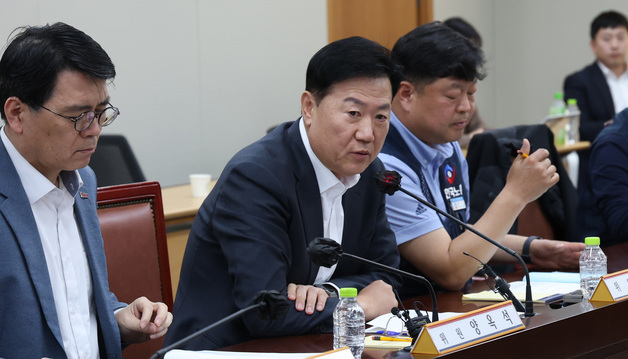 발언하는 류기정 사용자위원