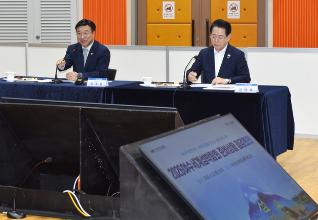 여수섬박람회 주 행사장 논란…윤호중 장관 "왜 돌산으로 했나"