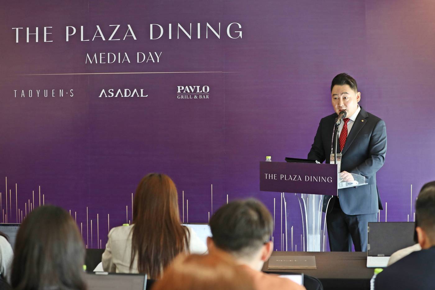 본문 이미지 - 조용기 한화푸드테크 대표가 '더 플라자 다이닝'을 소개하고 있다.(한화푸드테크 제공)